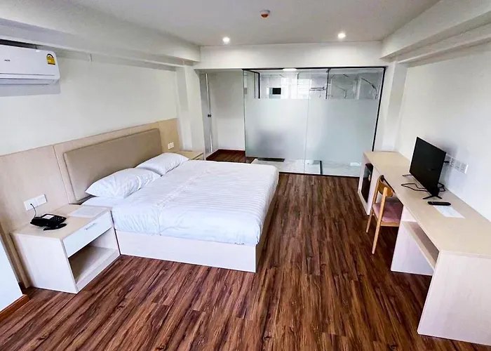 Lucky Elephant Hotel 4*